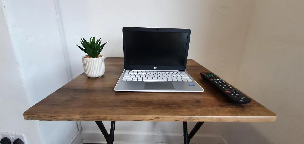 Apartment Fast Broadband, Budget Stay, Free Netflix. Cardiff