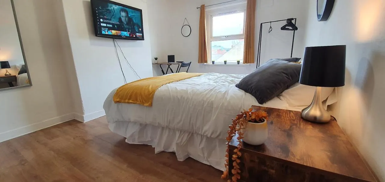 Fast Broadband, Budget Stay, Free Netflix. Cardiff United Kingdom