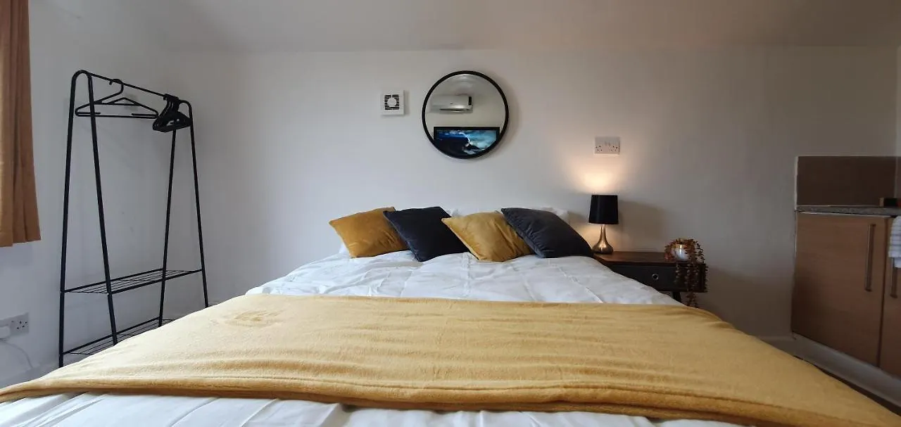 Fast Broadband, Budget Stay, Free Netflix. Cardiff 0*,  United Kingdom